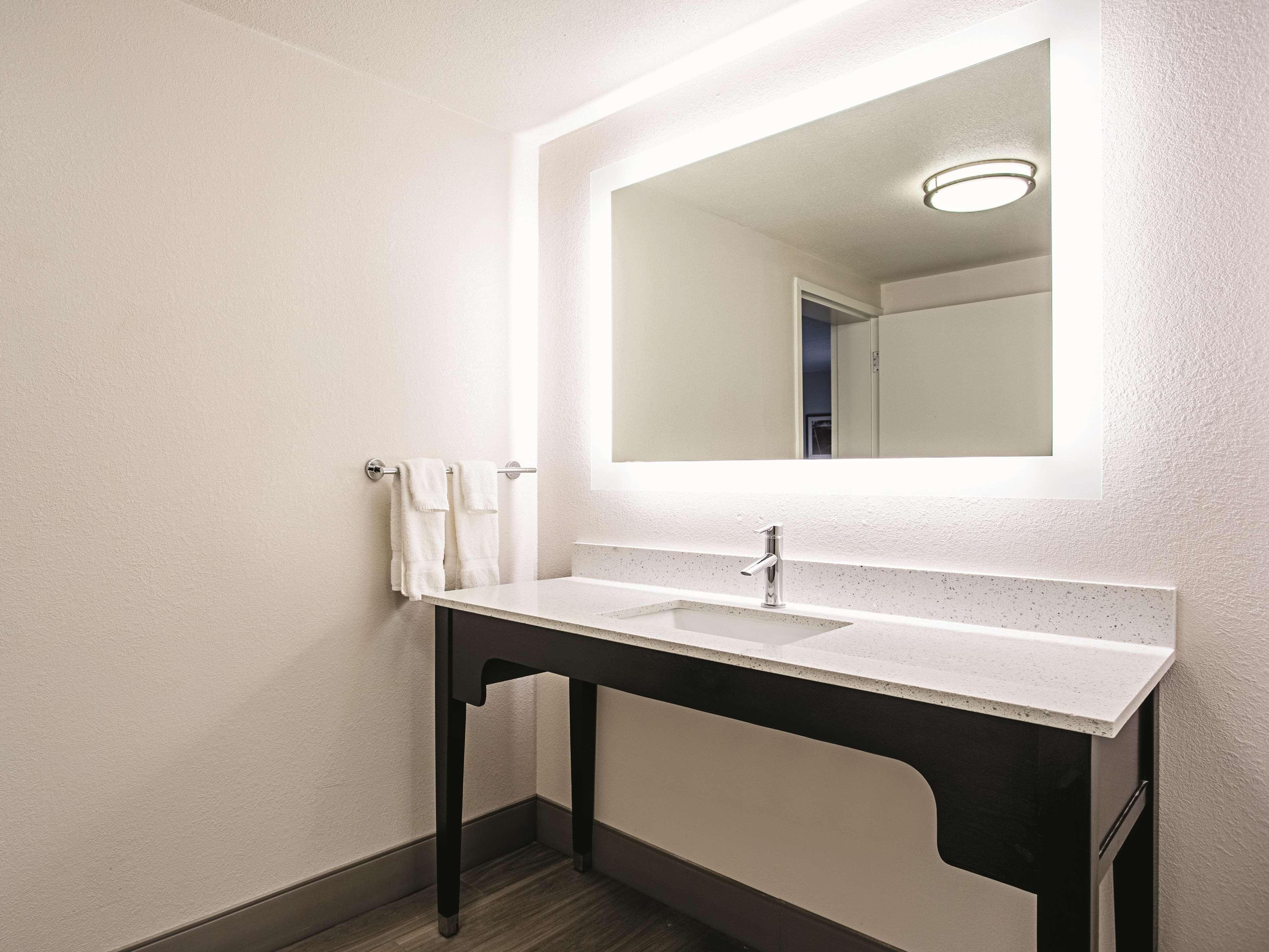 La Quinta By Wyndham Baltimore N / White Marsh Bagian luar foto