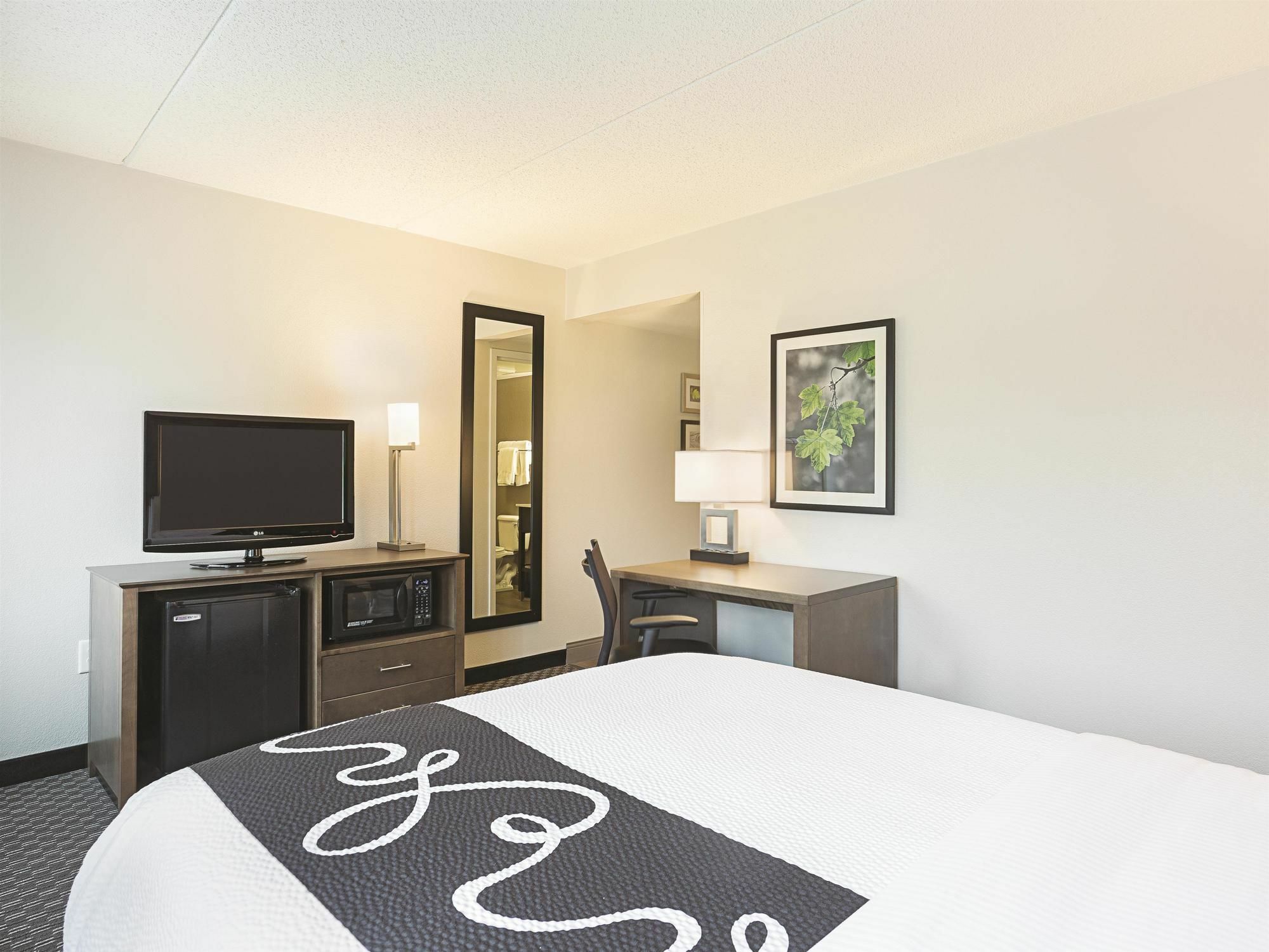 La Quinta By Wyndham Baltimore N / White Marsh Bagian luar foto